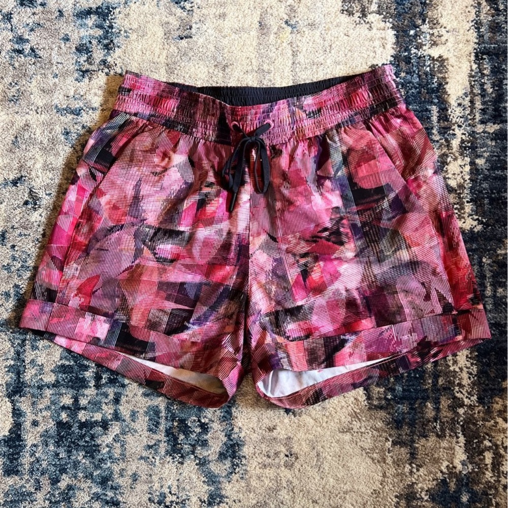 Lululemon Spring Break Away Short Size 4
